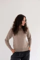 KOPYTO-JENOT-2.0-ciemny-bezowy-welniany-sweter-damski-z-welny-merino-etycznej-rws-mulesing-free2.jpg