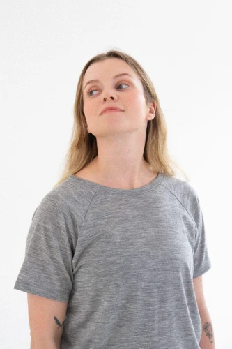 KOPYTO-kameleon-szara-damska-koszulka-welniana-z-welny-merino-rws-etycznej-bez-mulesingu-polska-produkcja2.jpg