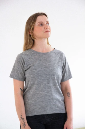 KOPYTO-kameleon-szara-damska-koszulka-welniana-z-welny-merino-rws-etycznej-bez-mulesingu-polska-produkcja4.jpg