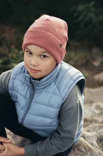 WILCZEK-KOPYTO-RWS-merino-czapka-dziecieca-różana-BABY-WOLF- merino-beanie-for-kids-cobalt-rose
