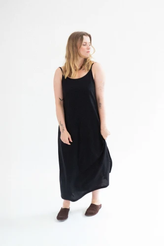 kopyto-moa-light-rws-sukienka-welniana-odkryte-plecy-czarna.jpg