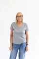 KOPYTO-LEGWAN-szara-koszulka-welniana-z-welny-merino-rws-etycznej-welny-w-serek-dekolt-v-3.jpg