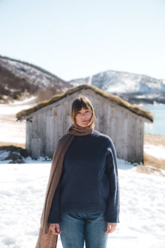 KOPYTO-MANUL-RWS-mokka-bezowy-brazowy-mocca-brown-beige-welniany-duzy-szeroki-szalik-elegancki-z-100-welny-merino-etycznej-Large-lightweight-wide-merino-woool-scarf