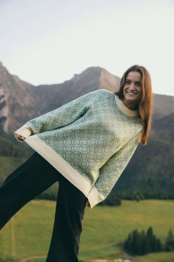 BARIBAL BESKIDZKI RWS - kremowo-szałwiowy wełniany sweter oversize inspirowany haftem beskidzkim - 100% wełny merino RWS