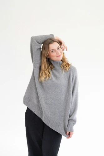 KOPYTO-IRBIS-szary-gray-welniany-sweter-z-golfem-merino-welna-rws-oversized-wool-turtleneck-sweater6.jpg