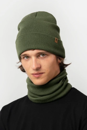 WILK-KOPYTO-oliwkowa-czapka-WOLF-olive-jasna-wełniana-z-wełny-merino-mulesing-free-niegryzaca-klasyczna-ciepla-elegancka-welniana-eko-wool-beanie-hat