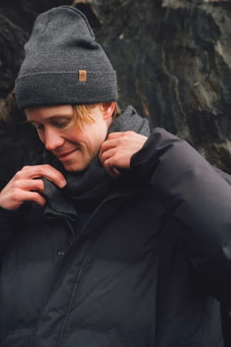 KOPYTO-WILK-czapka-z-welny-grafitowa-welniana-etycznej-rws-KARIBU-szalik-welniany-grafitowy-merino-komplet-meski-czapka-i-szalik-grafit-na-prezent-dla-niego-jakosciowy.jpg