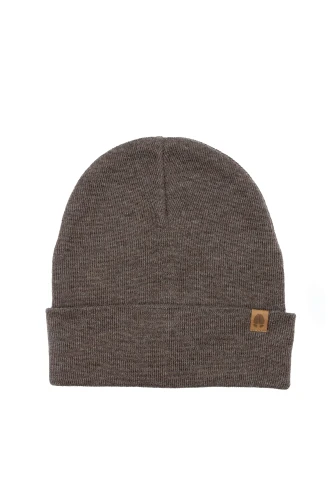 WILK-KOPYTO-srednia-brazowa-mid-brown-klasyczna-gladka-czapka-welniana-z-welny-merino-rws-etycznej-WOLF-clasic-plain-rws-wool-ethical-beanie-hat.jpg