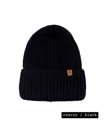 SOWKA-KOPYTO-czarny-black-dark-czarna-czapka-wełniana-z-wełny-merino-mulesing-free-modna-welniana-duza-puchata-ciepla-eko-wool-beanie-hat.png