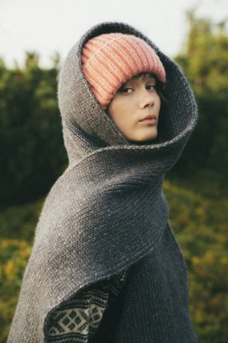 SOWA-PUCHACZ-KOPYTO-antacytowy-szalik-puchaty-cieply-wełniana-z-wełny-merino-mulesing-free-modna-duzy-puchaty-ciepla-eko-wool