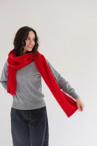 KOPYTO-MANUL-RWS-czerwony-red-welniany-duzy-szeroki-szalik-elegancki-z-100-welny-merino-etycznej-Large-lightweight-wide-merino-woool-scarf23.jpg