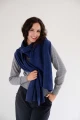 KOPYTO-MANUL-RWS-jeansowy-granatowy-denim-blue-welniany-duzy-szeroki-szalik-elegancki-z-100-welny-merino-etycznej-Large-lightweight-wide-merino-woool-scarf2.jpg.jpg