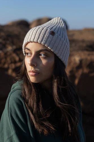 RYS-KOPYTO-RWS-jasny-bezowy-czapka-light-beige-LYNX-wełniana-z-wełny-merino-mulesing-free-niegryzaca-jesienna-ciepla-modna-welniana-eko-wool-beanie-hat (2).jpg