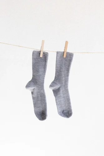 KOPYTO-NORKI-welniane-skarpetki-bezuciskowe-barefoot-z-welny-merino-mulesing-free-etycznej-recycling-poliamid-wool-socks-szare.jpg