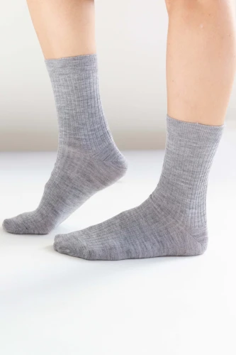 KOPYTO-NORKI-welniane-skarpetki-bezuciskowe-barefoot-z-welny-merino-mulesing-free-etycznej-recycling-poliamid-wool-socks-szare2.jpg