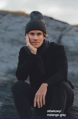 KOPYTO-PANDA-czapka-z-welny-grafitowa-welniana-etycznej-rws-BIRUANG-apaszka-welniana-grafitowa-merino-komplet-meski-czapka-i-szalik-grafit-na-prezent-dla-niego-jakosciowy.jpg