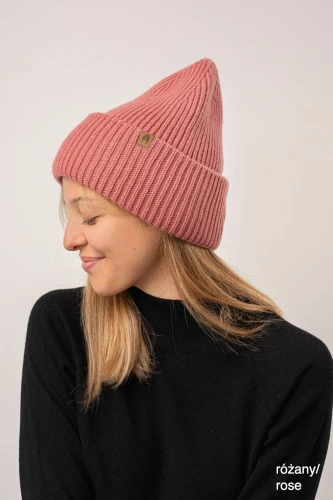 PANDA-KOPYTO-czapka-różana-duża-welniana-z-welny-merino-certyfikat-RWS-mulesing-free-beanie-hat-rose.jpg