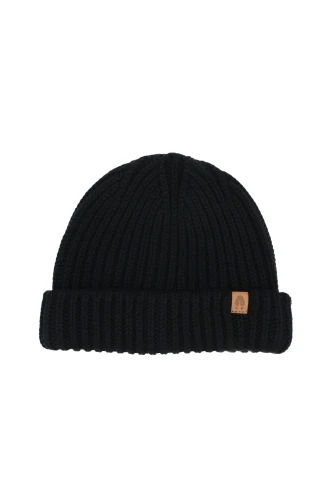 KOPYTO-SERWAL-czarna-black-welniana-czapka-dokerka-fisherman-beanie-rybaka-etyczna-welna-merino-rws-z-etycznej-welny-wool-dockers-short-hat-ethical-4 2.jpg