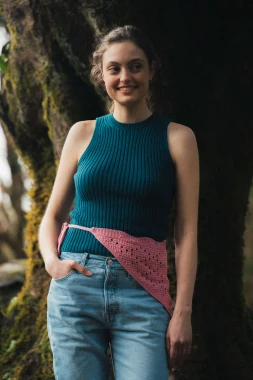 IMPALA RWS – petrolowy prążkowany top halter damski z wełny merino i bawełny