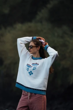 LORI RWS - beskidzkie kwiaty - lekki sweter  oversize - wełna merino i bawełna